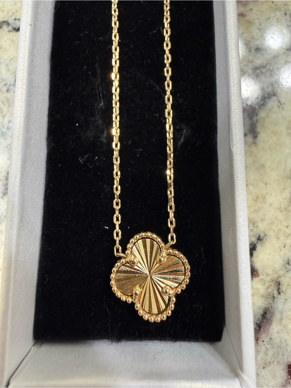 14k Gold Clover Pendant Necklace - Elegant Women's Jewelry